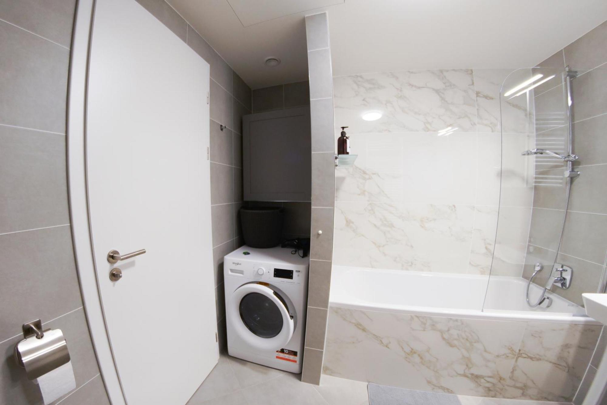 Holesovice Delight: Modern Comfort With A Twist In 7 Lejlighed *